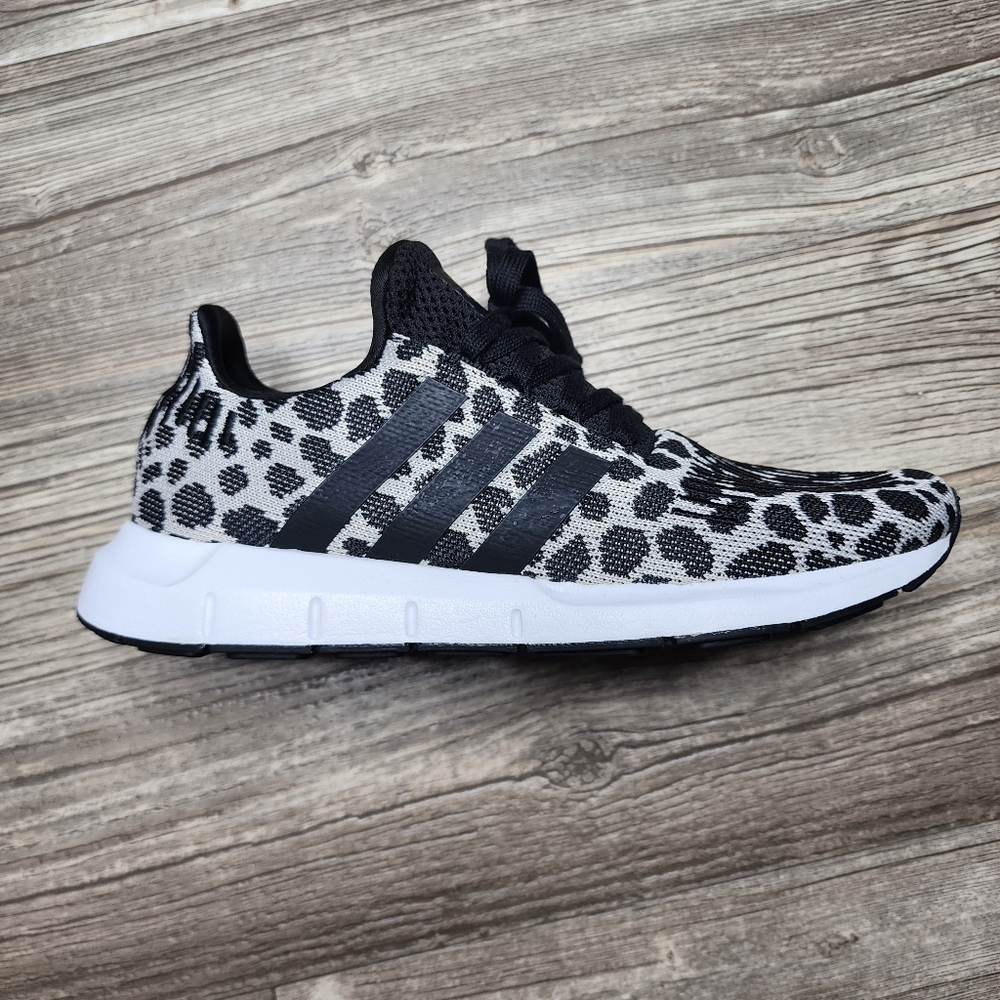 Adidas Swift Run Black Leopard Running Shoes Sneakers Size 8.5 Women's